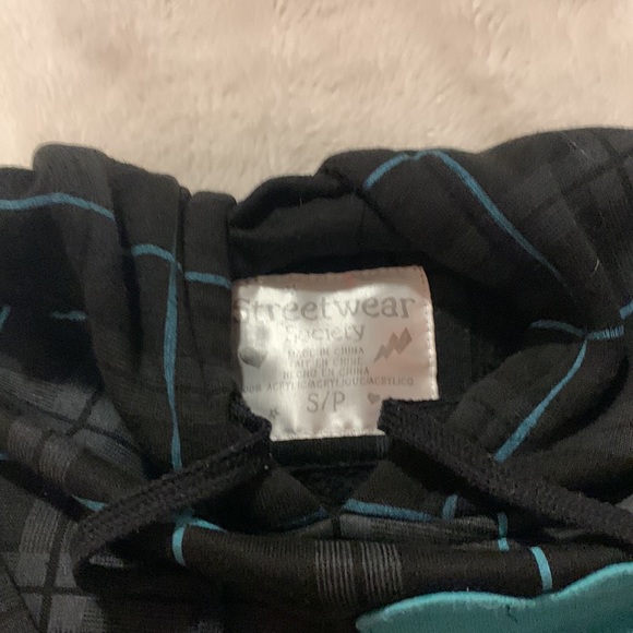 Cosy Hoodie 💙🖤 - Picture 2 of 3